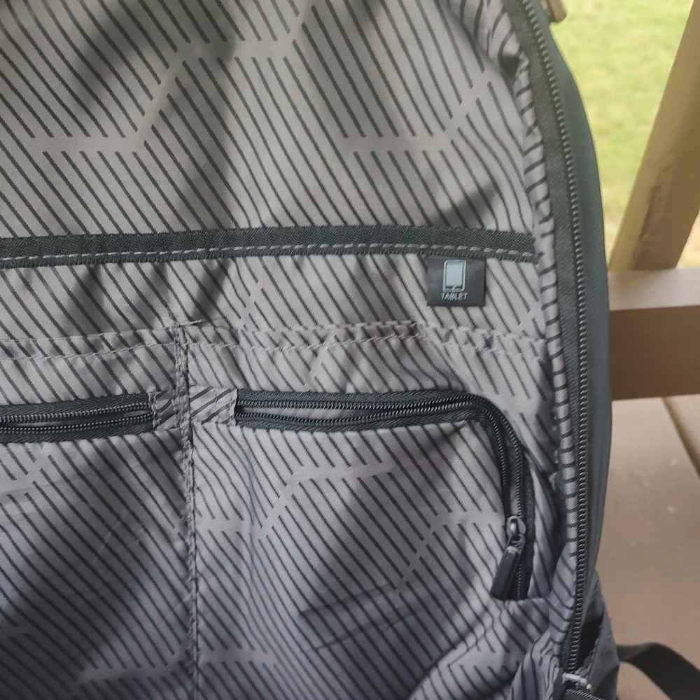 SwissGear Backpack Unisex OS Black Excellent Tablet Sleeve Tech Commuter Bag